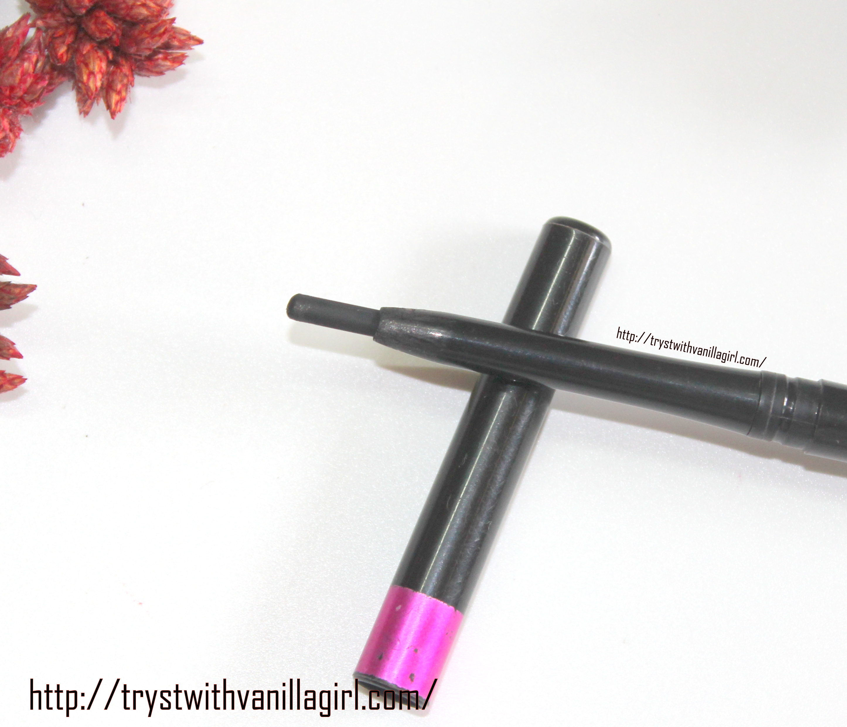 LOREAL PARIS MAGIQUE KAJAL REVIEW SWATCH