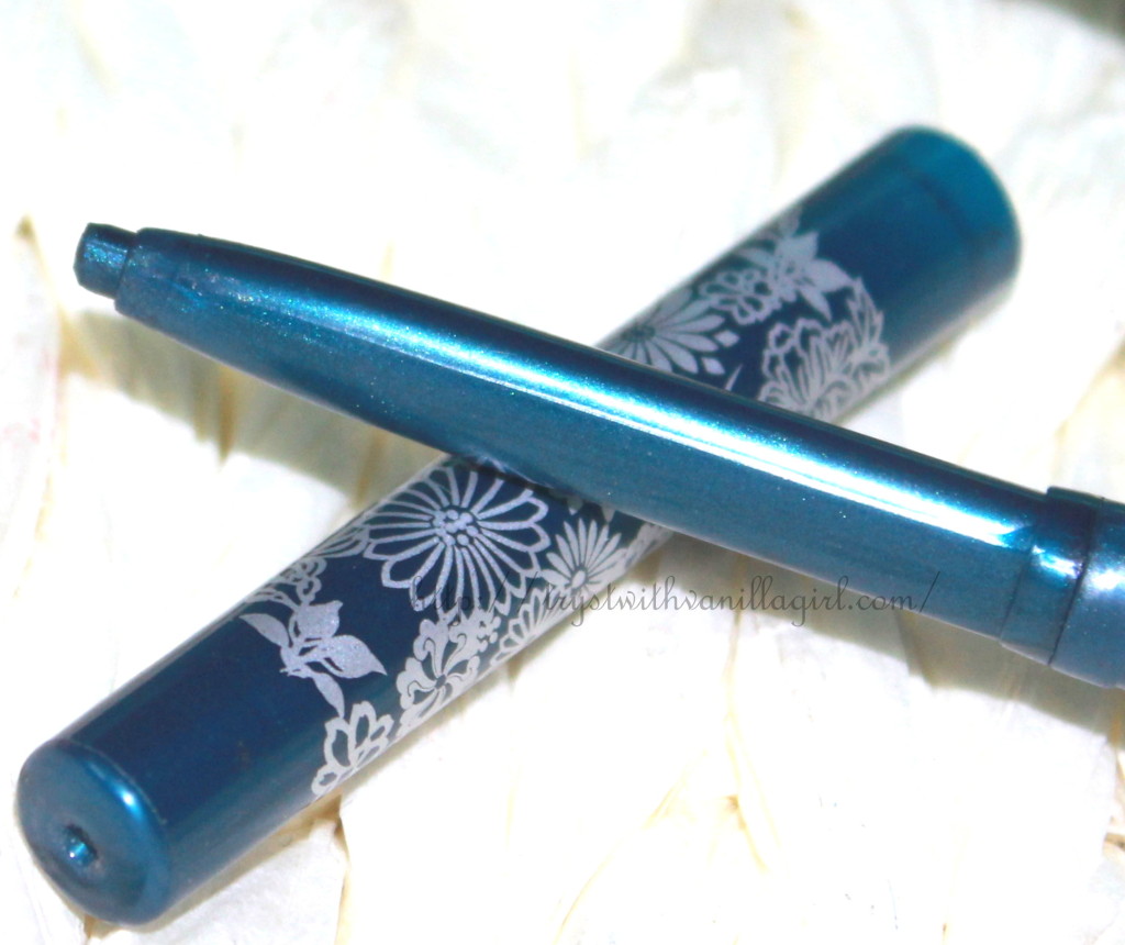 CHAMBOR Dazzle Eyeliner Pencil Teal 104 Review,Swatch,Photos