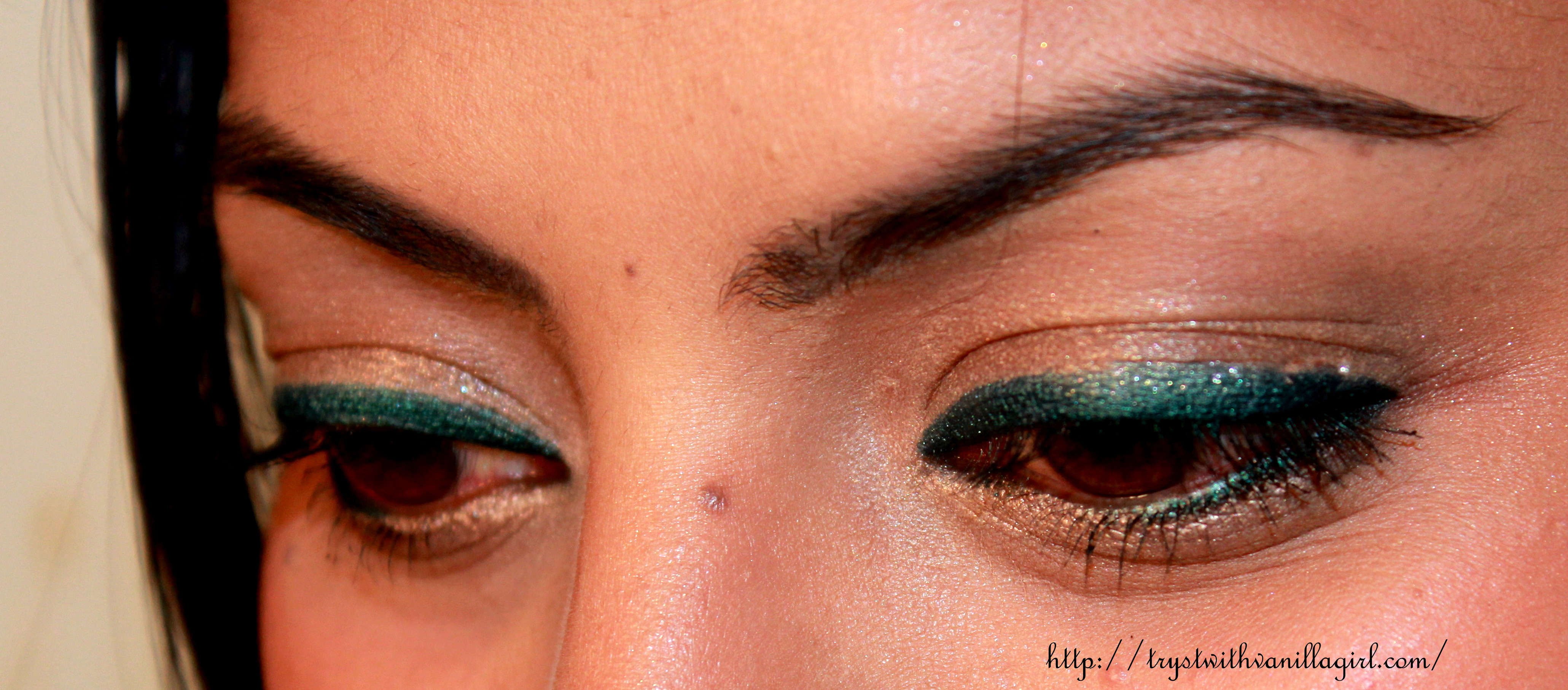 CHAMBOR Dazzle Eyeliner Pencil Teal 104 Review,Swatch,Photos,EOTD