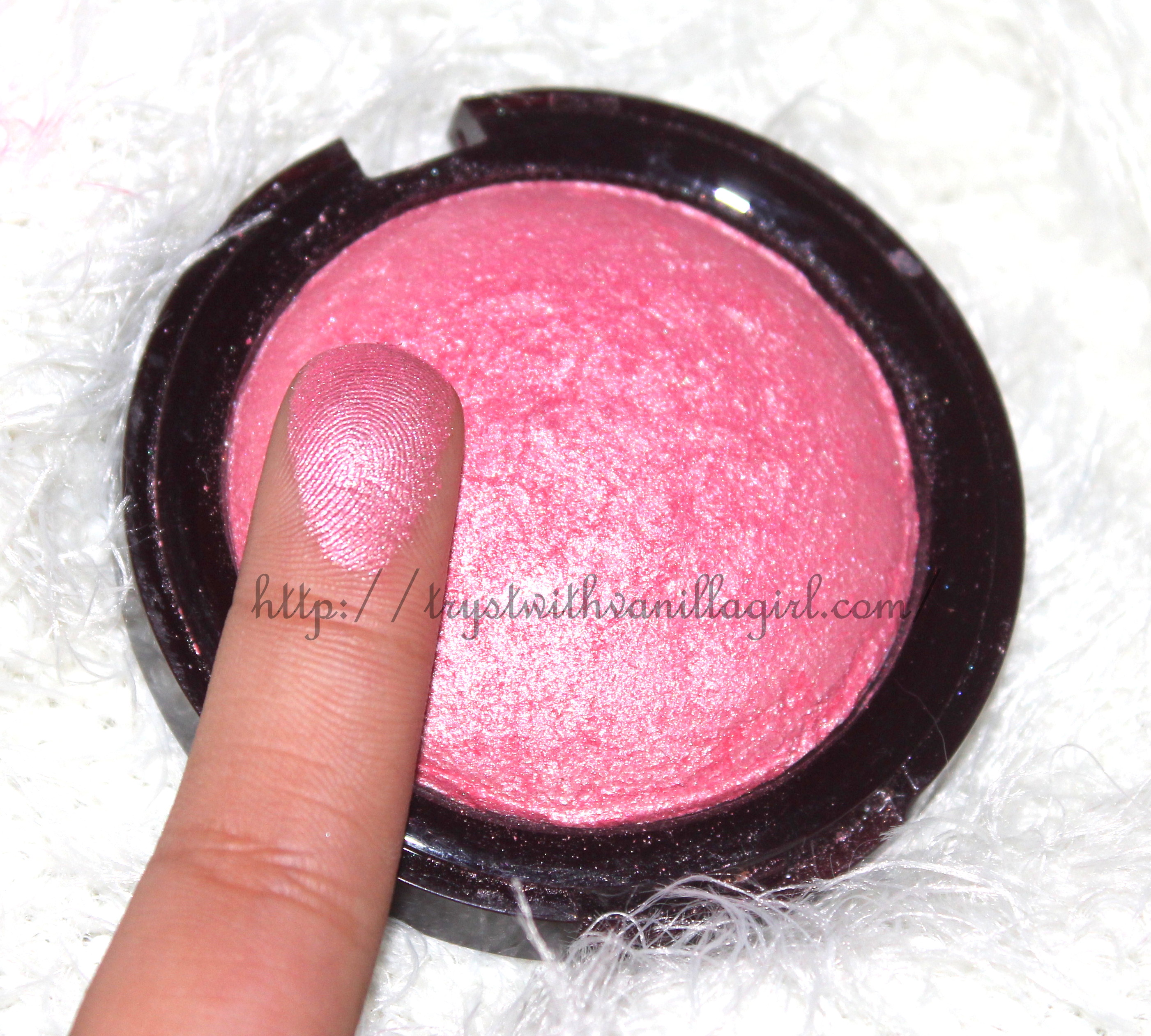 INCOLOR Glimmer Blusher 27 Review,Swatch,Photos