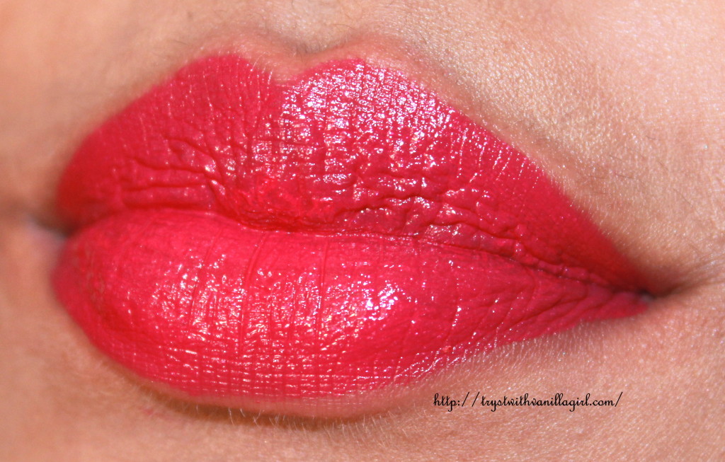 L'Oreal Paris Color Riche Lipstick Intense Fuchsia Review,Swatch,Photos,LOTD