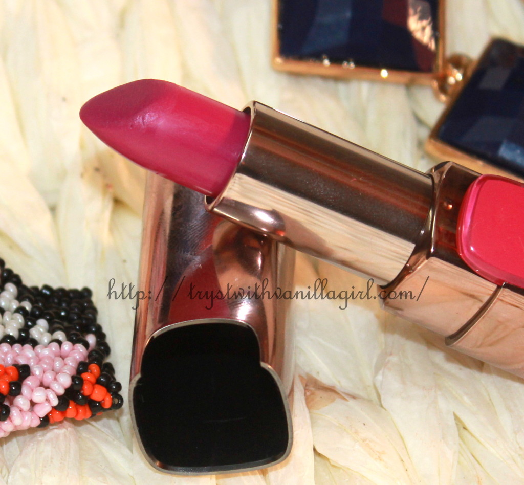 L'Oreal Paris Color Riche Moist Matte lipstick Glamor Fuchsia Review,Swatch,Photos,FOTD,M511