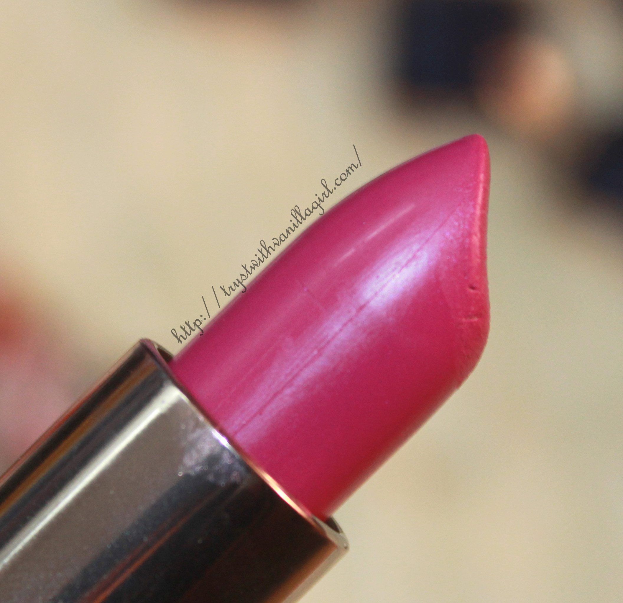 L'Oreal Paris Color Riche Moist Matte lipstick Glamor Fuchsia Review,Swatch,Photos,FOTD,M511