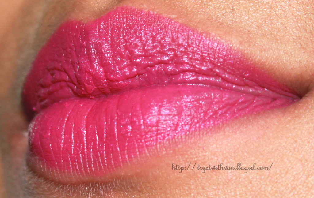 L'Oreal Paris Color Riche Moist Matte lipstick Glamor Fuchsia Review,Swatch,Photos,LOTD