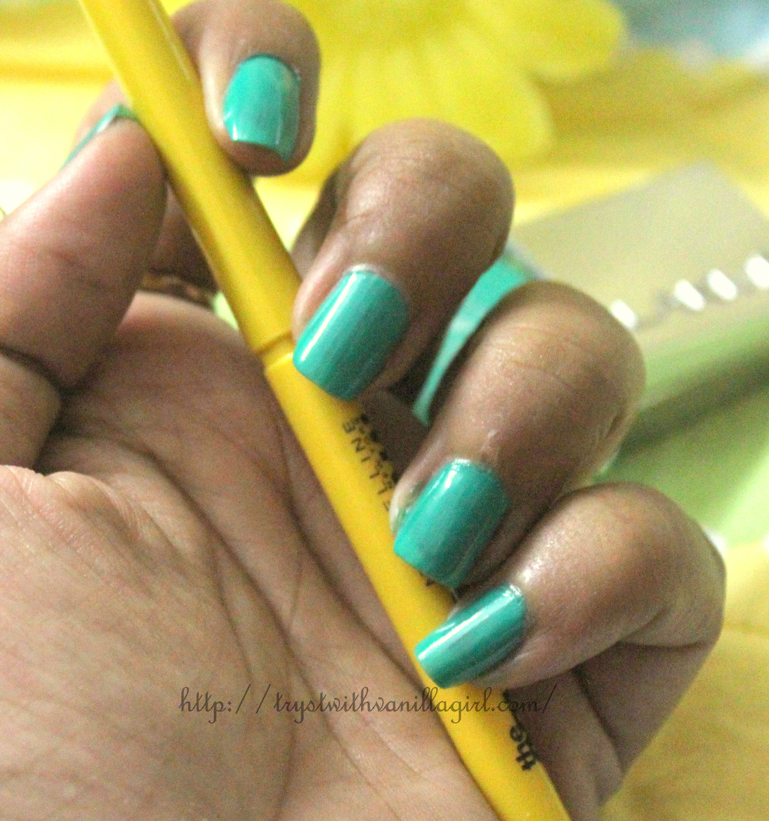 Lakme Absolute Fast and Fabulous Nail Color Storm Green 07 Review,NOTD