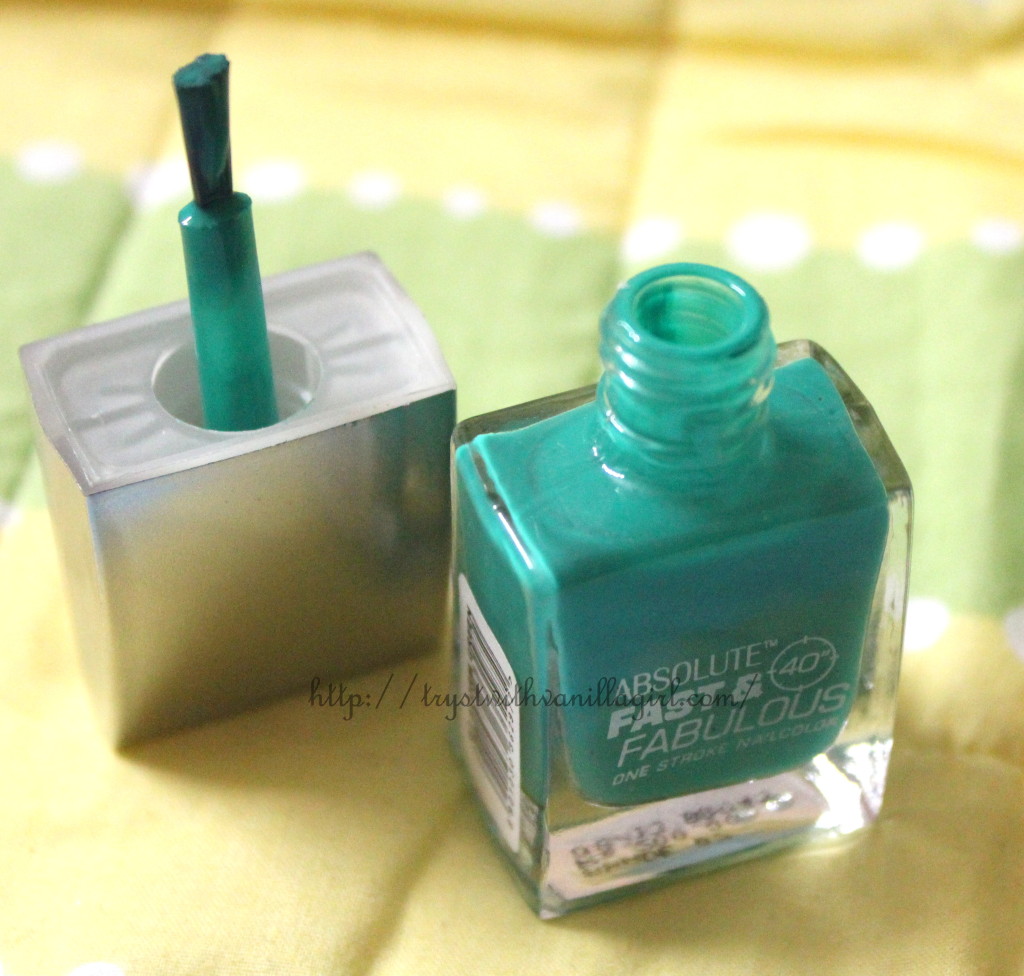 Lakme Absolute Fast and Fabulous Nail Color Storm Green 07 Review,NOTD