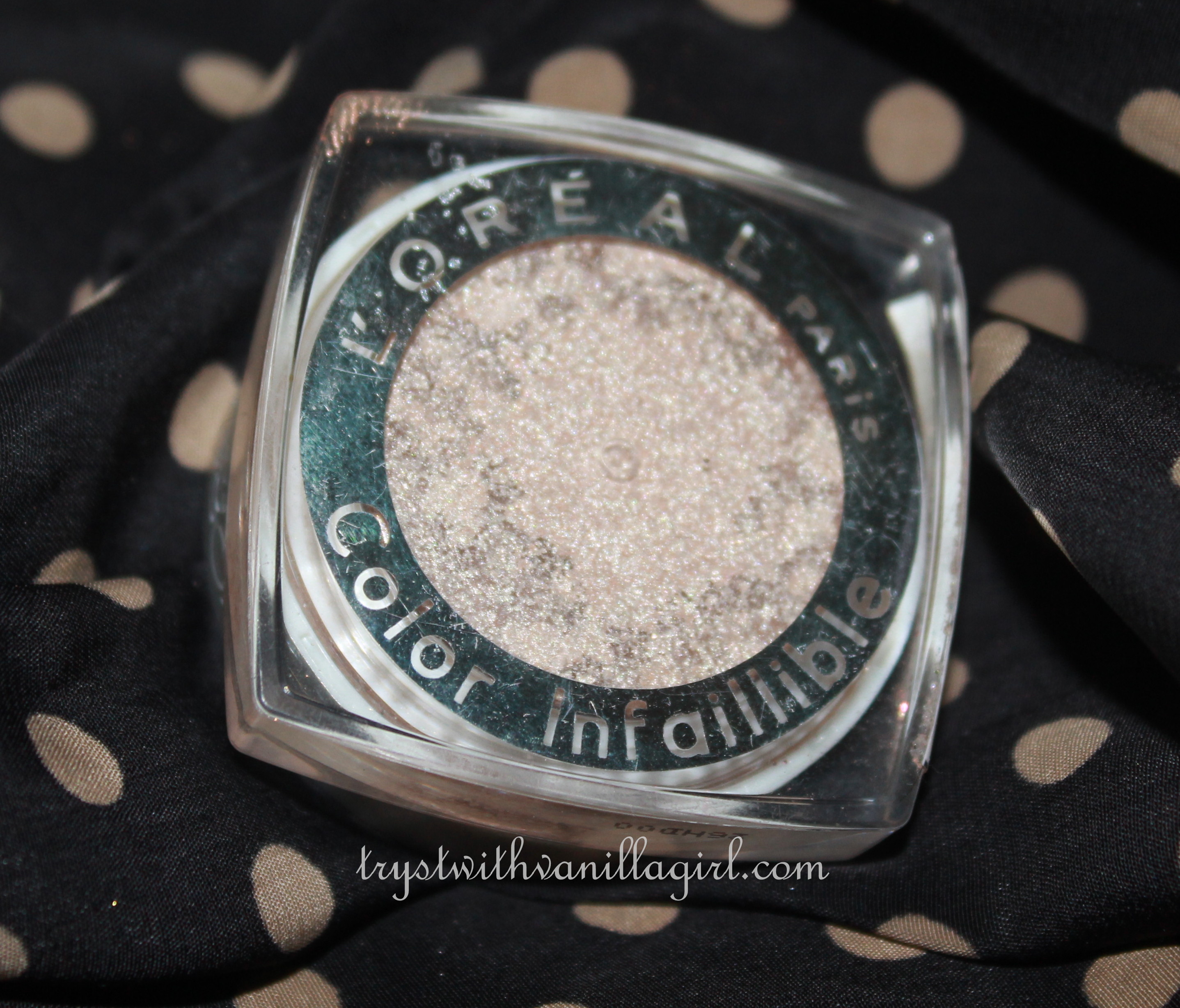 L’Oreal Paris Infallible Mono Eyeshadow Hourglass Beige 002 Review,Swatch,Photos