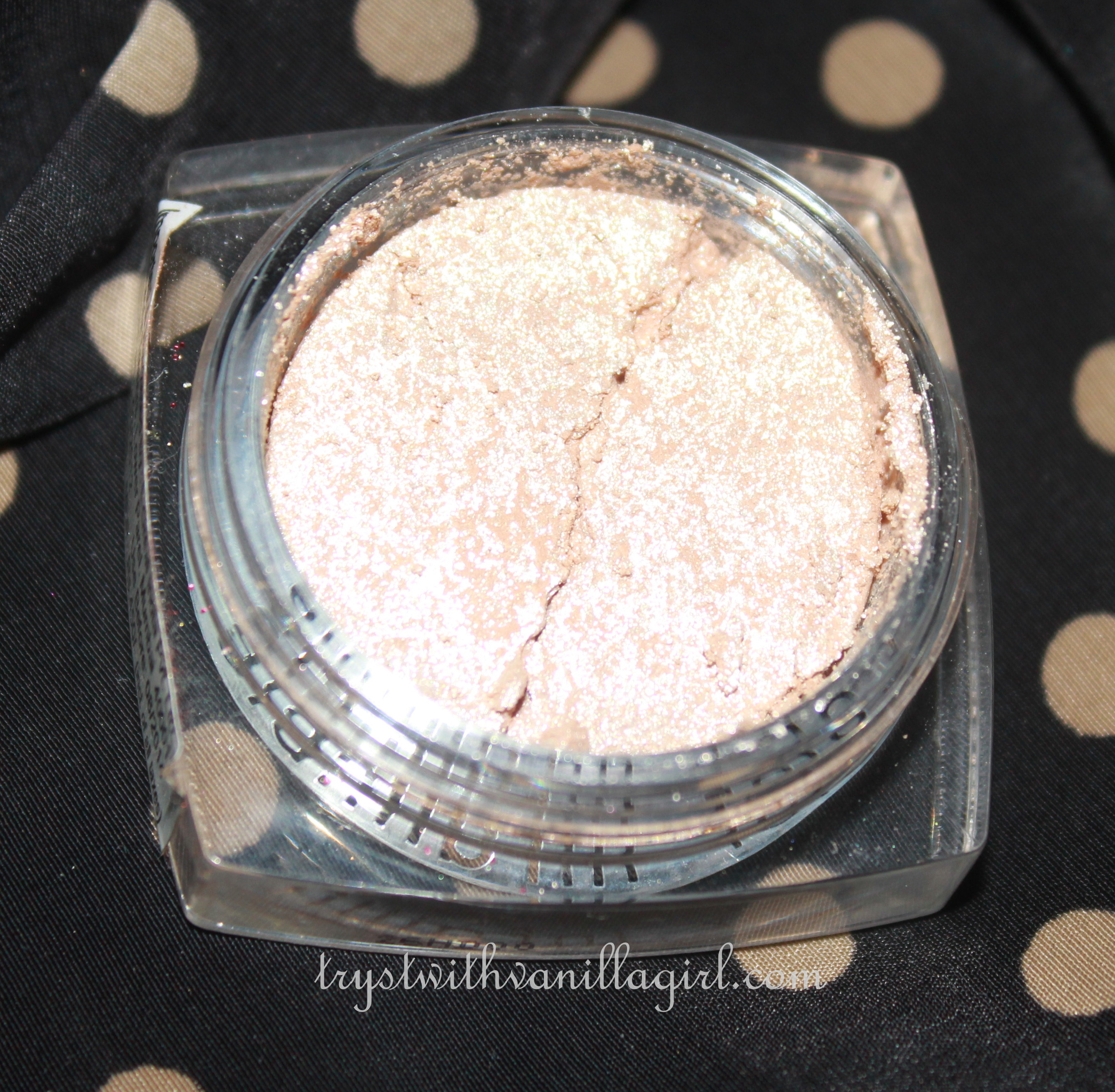 L’Oreal Paris Infallible Mono Eyeshadow Hourglass Beige 002 Review,Swatch,Photos