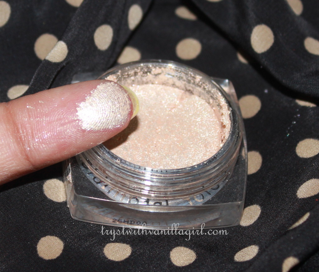 L’Oreal Paris Infallible Mono Eyeshadow Hourglass Beige 002 Review,Swatch,Photos