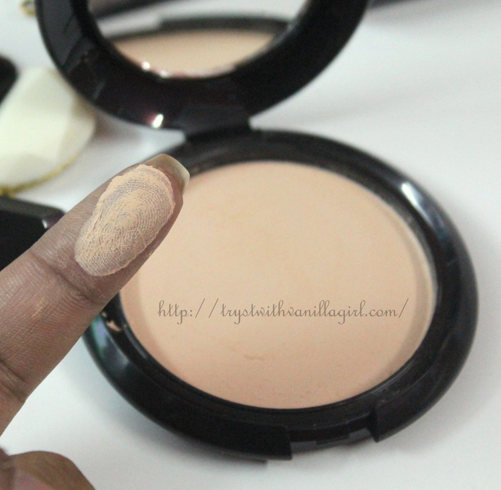 Elle 18 Glow Compact Pearl Review ,Swatch,Photos