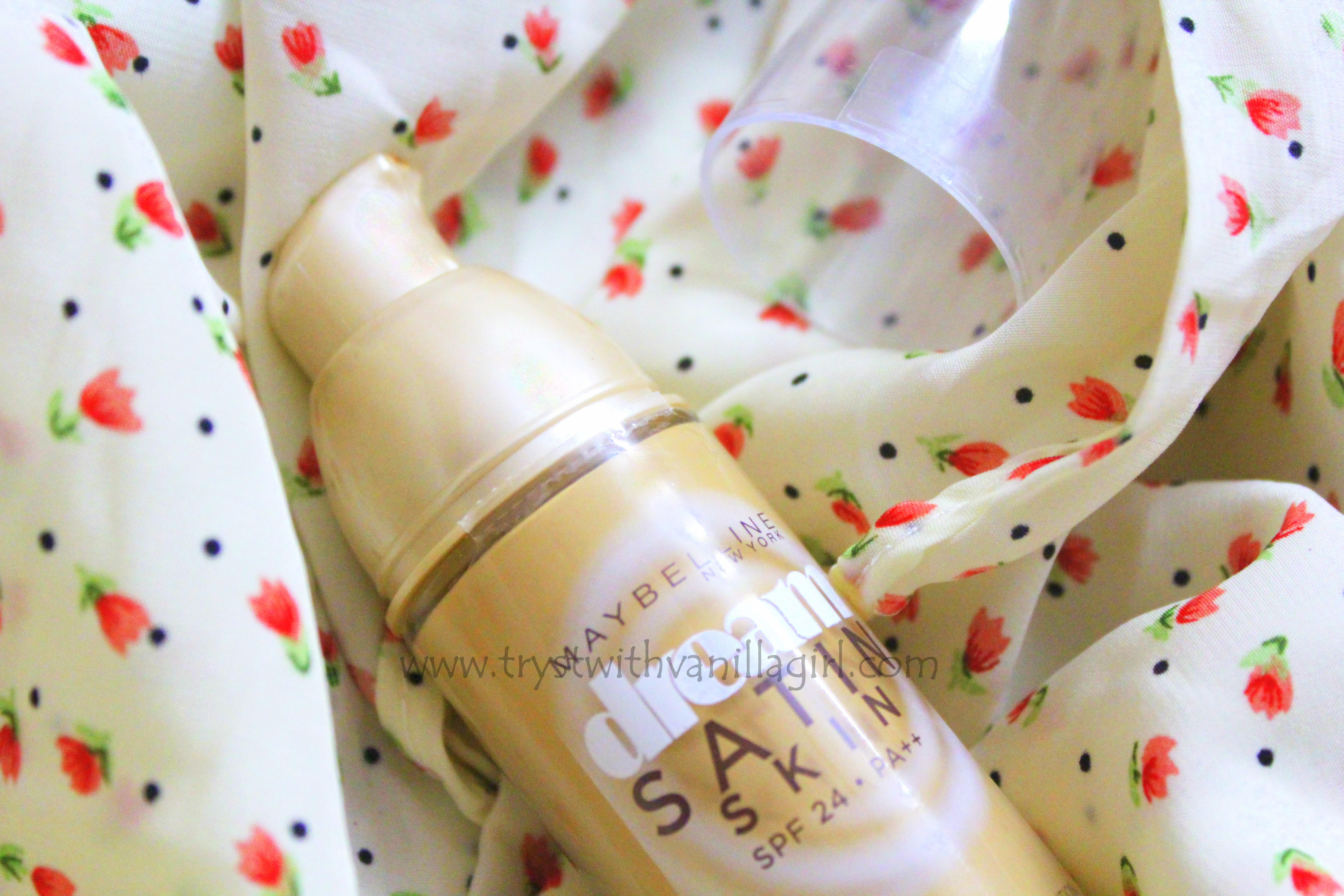 Maybelline Dream Satin Silk Liquid Foundation B5 Review,Swatch,Demo,Photos