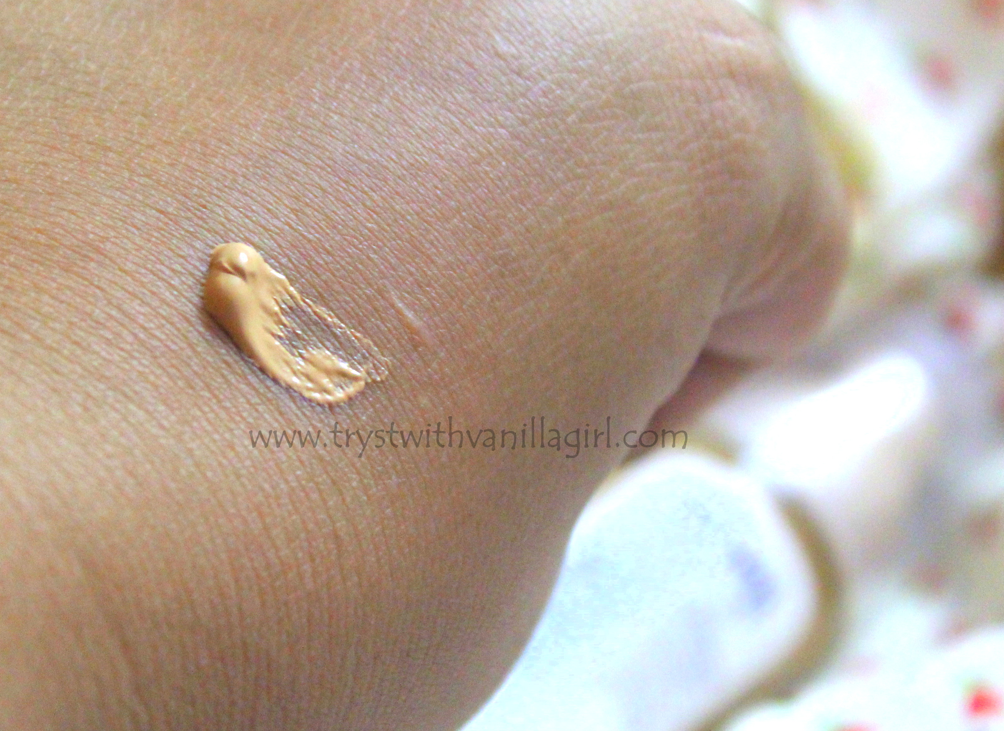 Maybelline Dream Satin Silk Liquid Foundation B5 Review,Swatch,Demo,Photos