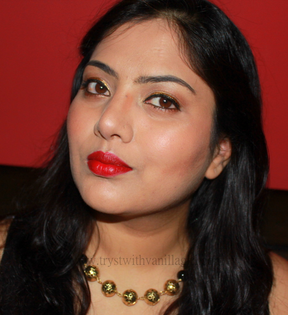FOTD,Red Lips with Gold Eyeliner